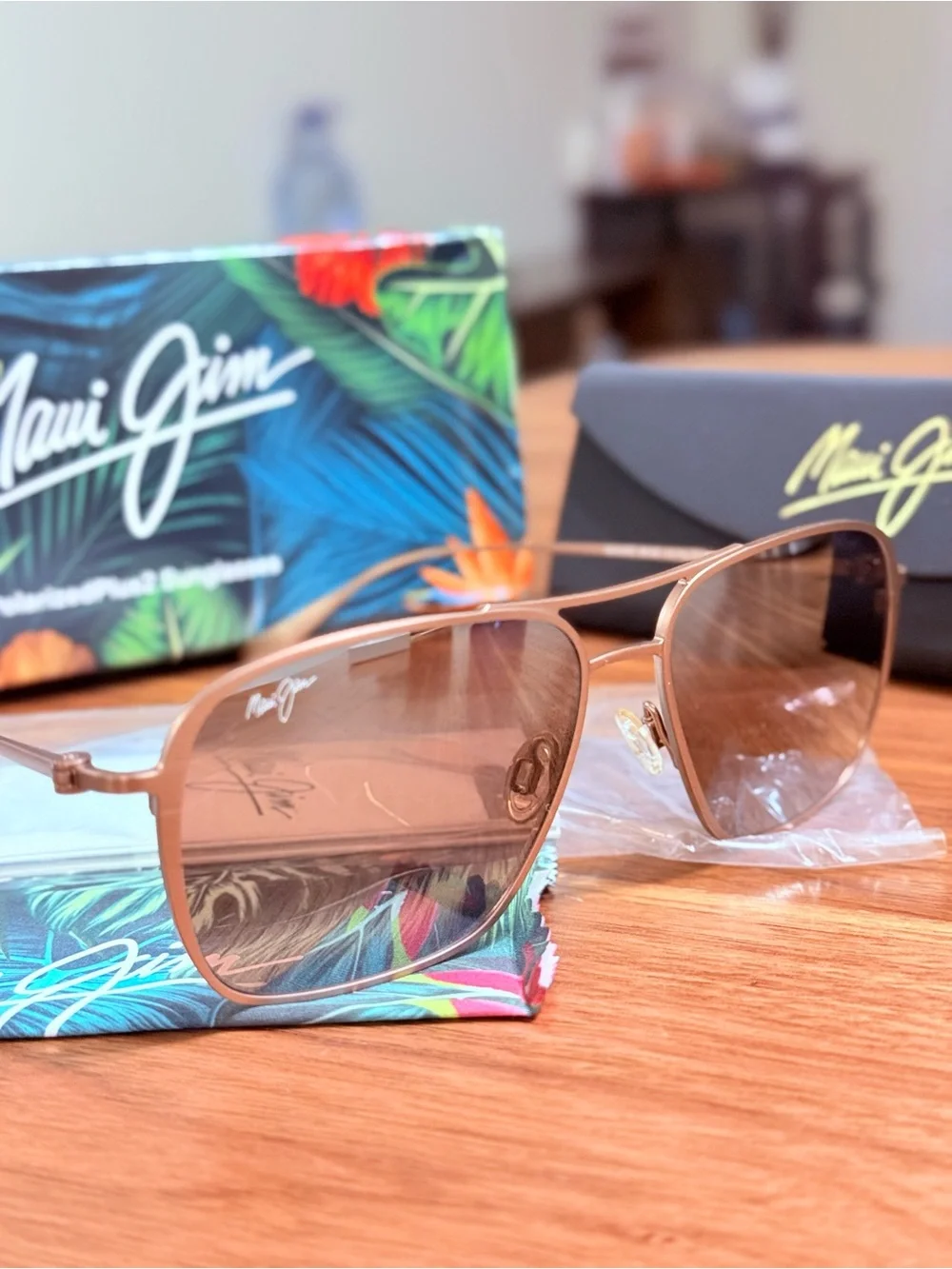 Maui Jim Men's Polarized Beaches series Sunglasses - Rose Lenses
